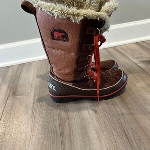 Sorel Brown and Burnt Red Fur-Lined Boots